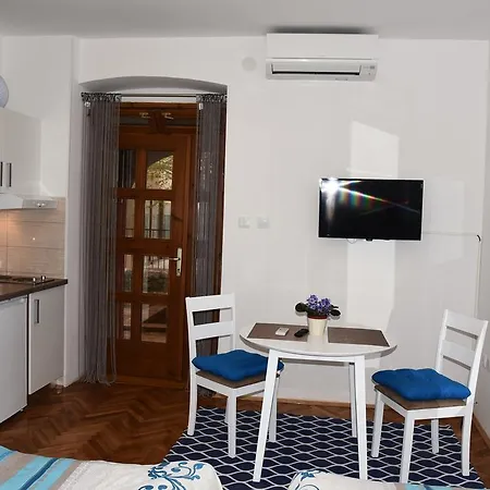 Downtown Korina Lejlighed *