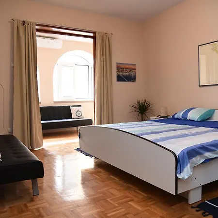 Apartment Downtown Korina *